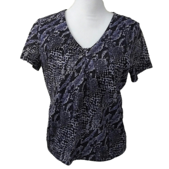 Jones Wear Purple Snakeskin Pattern V-Neck Short Sleeve Pullover Casual Top - Picture 1 of 8